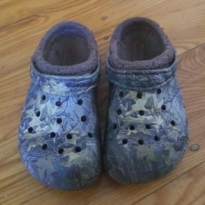 camo fleece crocs